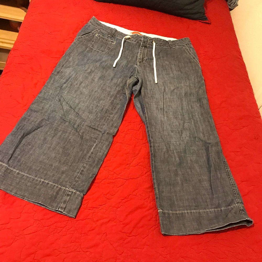 Pre-owned Gap Capri pants